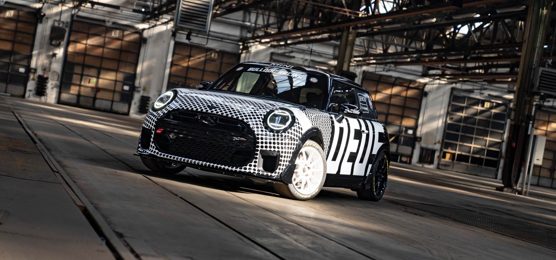Maximálny test vytrvalosti: MINI John Cooper Works a Bulldog Racing sa opäť zúčastnia 24-hodinových pretekov na Nürburgringu