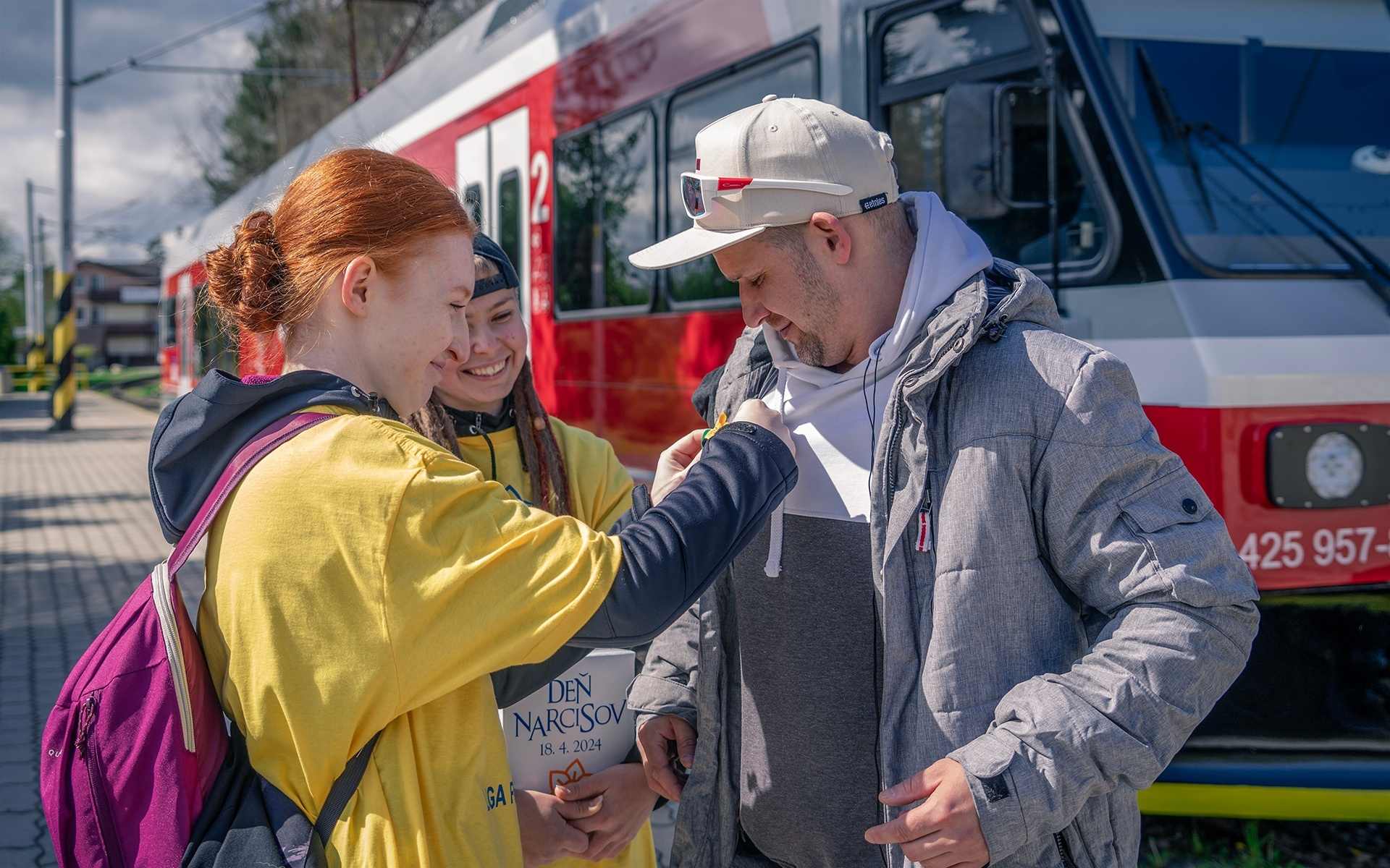 Žltý narcis v tatranských vlakoch: Zbierka Ligy proti rakovine už 10. apríla