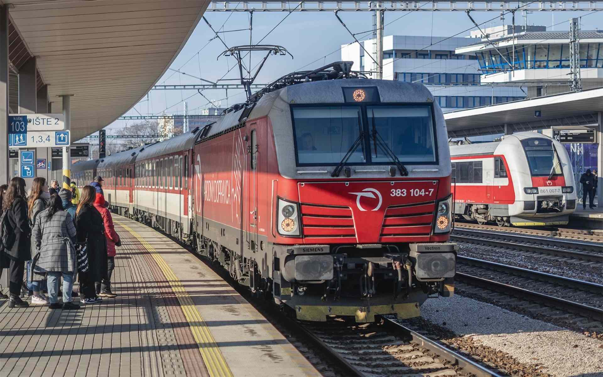 ZSSK počas Veľkej noci spája Slovensko: kapacita vlakov bude posilnená