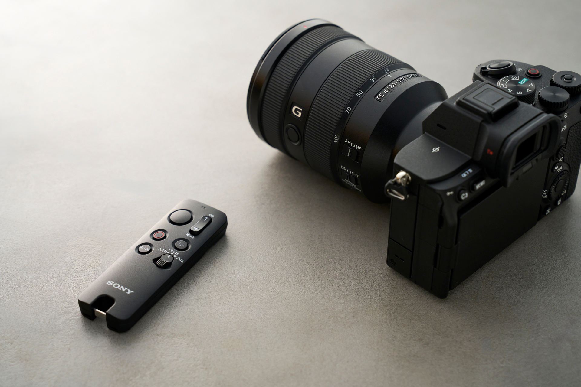 Sony predstavuje grip GP-VPT3 a ovládač RMT-VP2