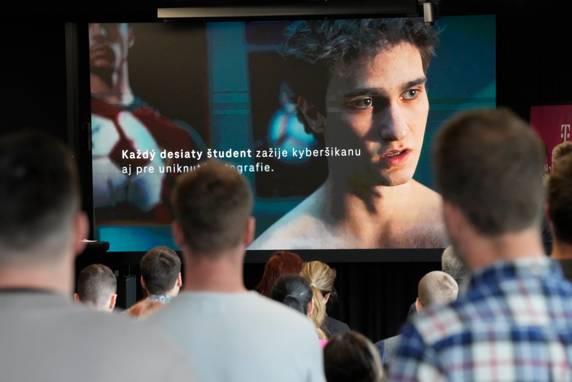 Kyberšikana na stredných školách