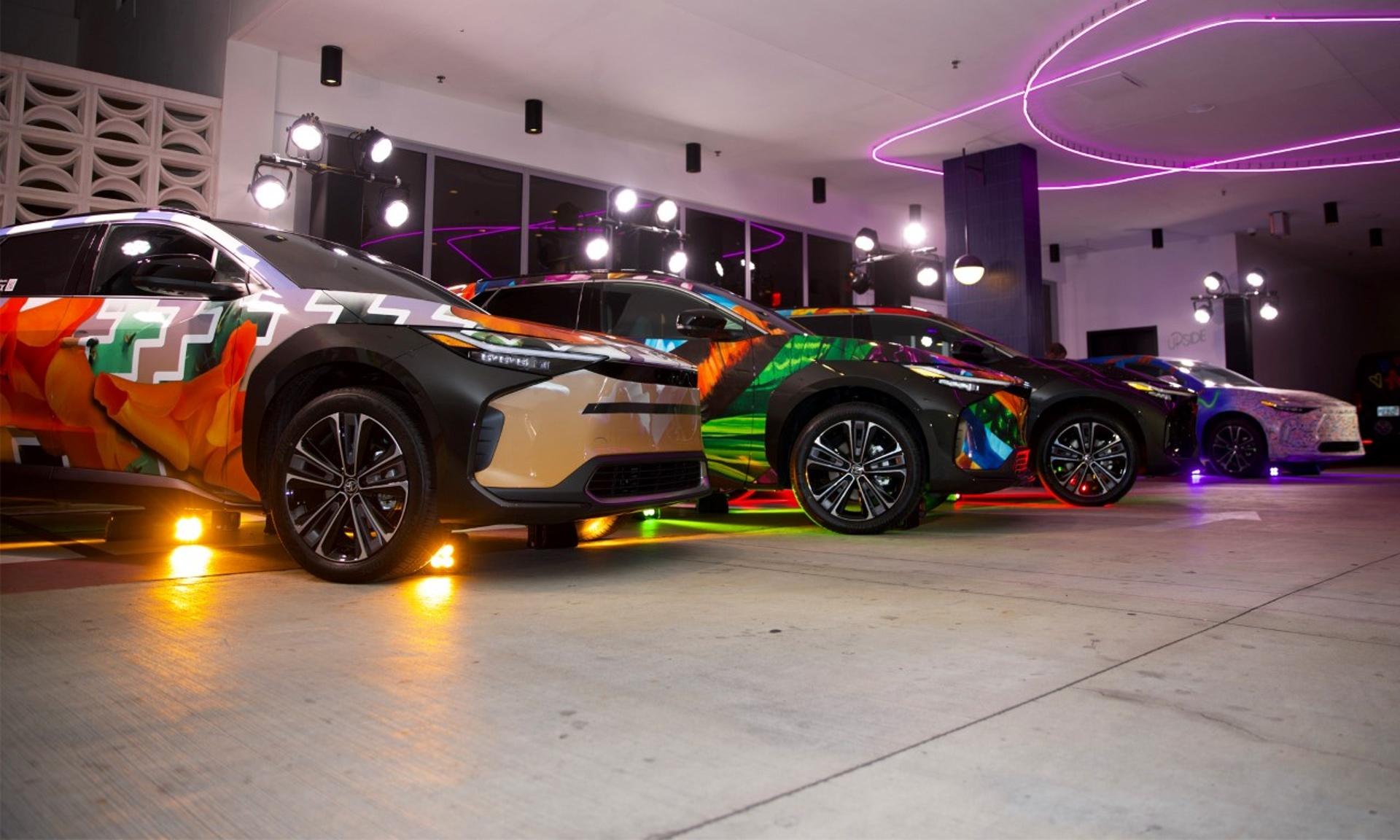 Toyota bZ4X inšpiráciou pre pouličných umelcov. Výnimočné murály a efektné maľby na karosérii SUV