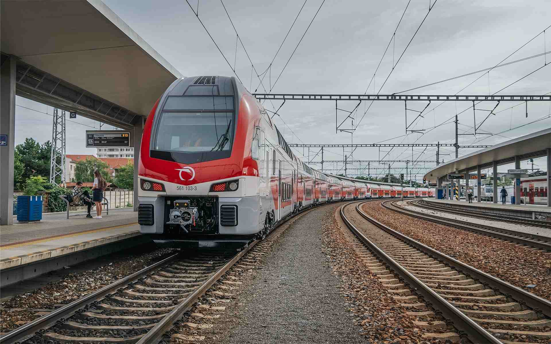 ZSSK a Stadler spájajú sily pre ekologické vlaky novej generácie