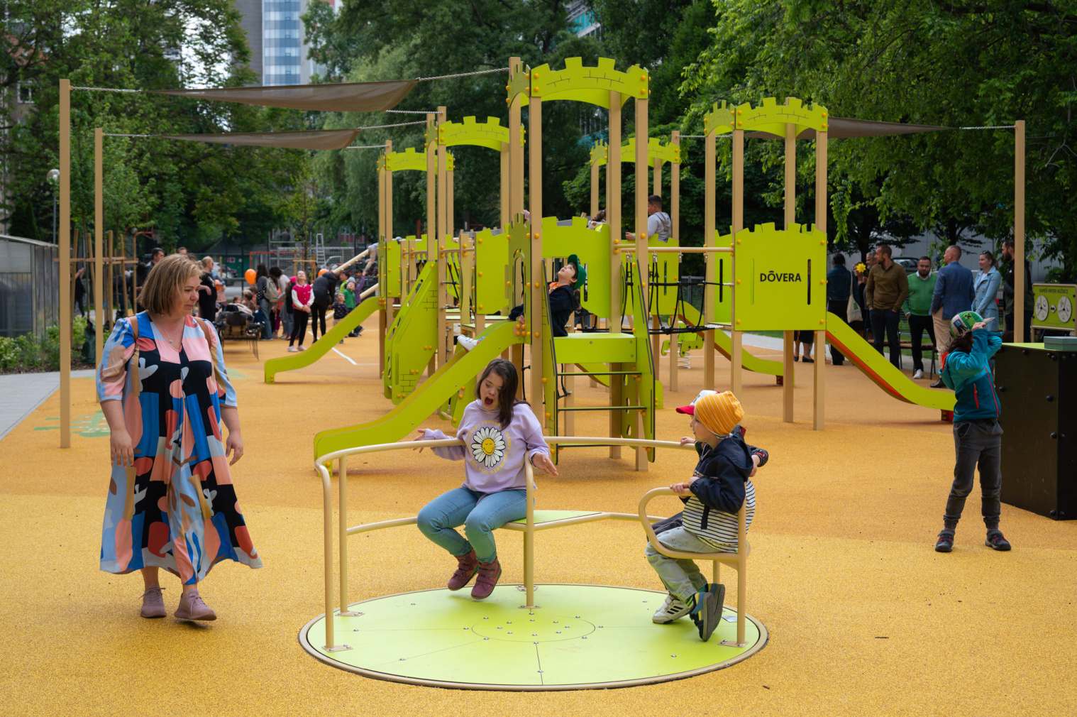 Prvé inkluzívne ihrisko pre deti s podporou Dôvery