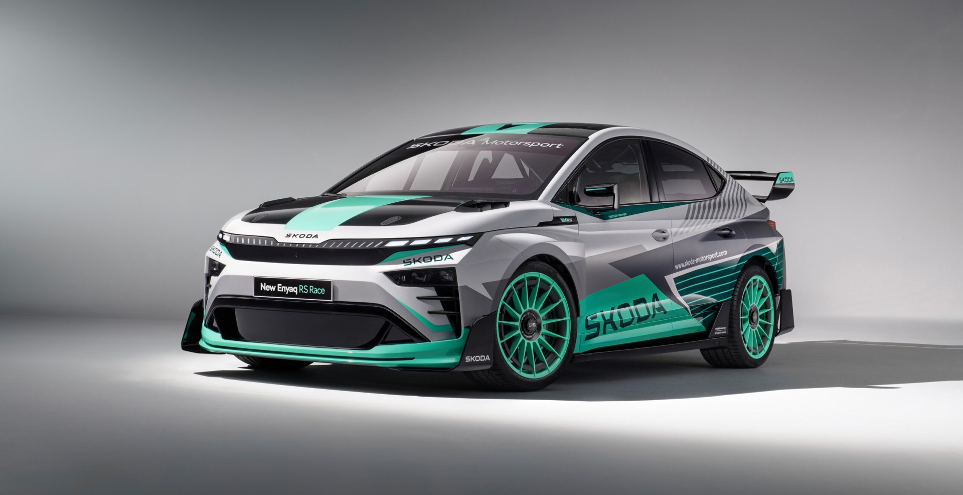 Nový Enyaq RS Race: Koncept pretekárskeho vozidla prináša udržateľné riešenia pre sériovo vyrábané automobily