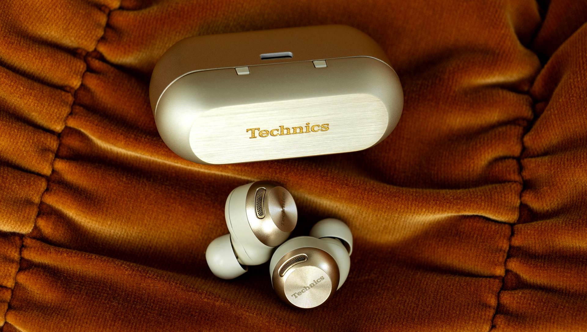 Technics slávi 60 rokov let štýlov: predstavuje slúchadlá EAH-AZ100 vo farbe Champagne Gold