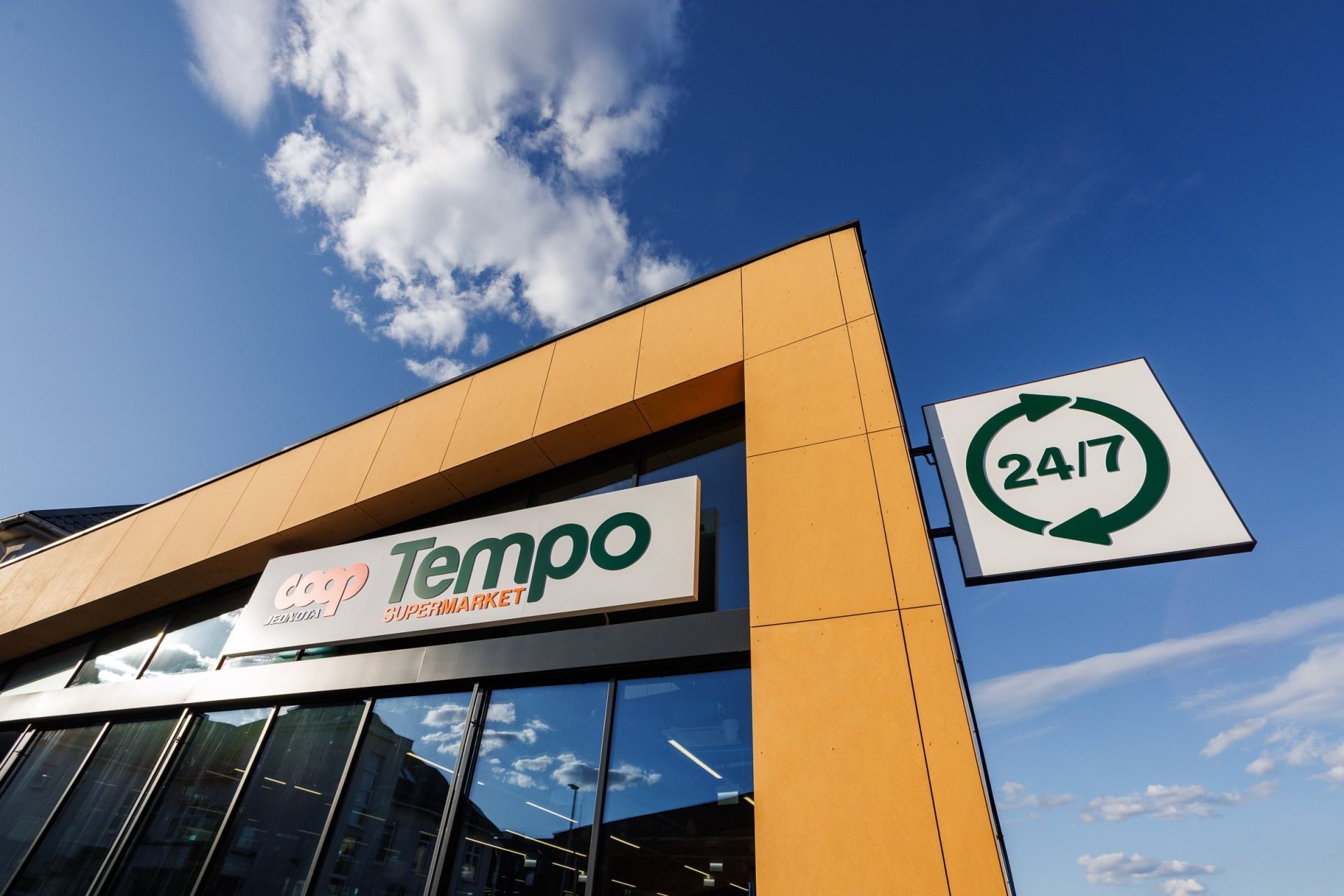 Rok automatizovaných predajní COOP Jednota 24/7: Inovácia, ktorá prekonala všetky očakávania