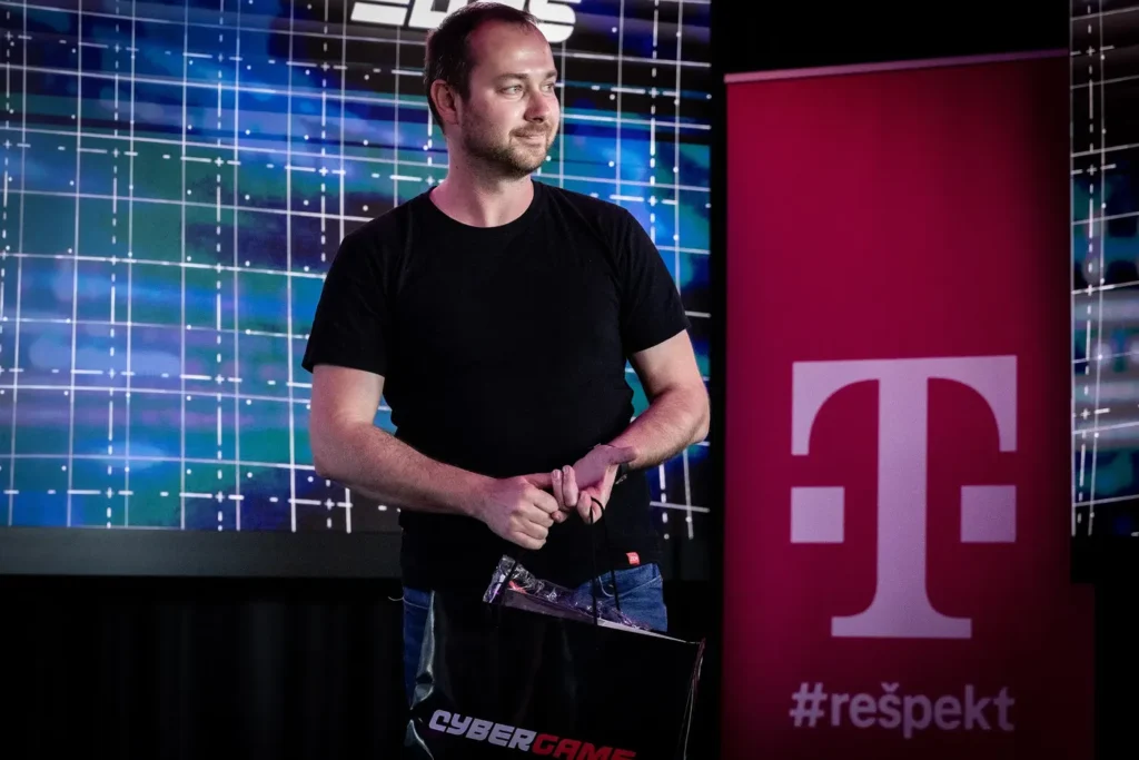 Maroš Valach, Expert vo vetve Kryptografia