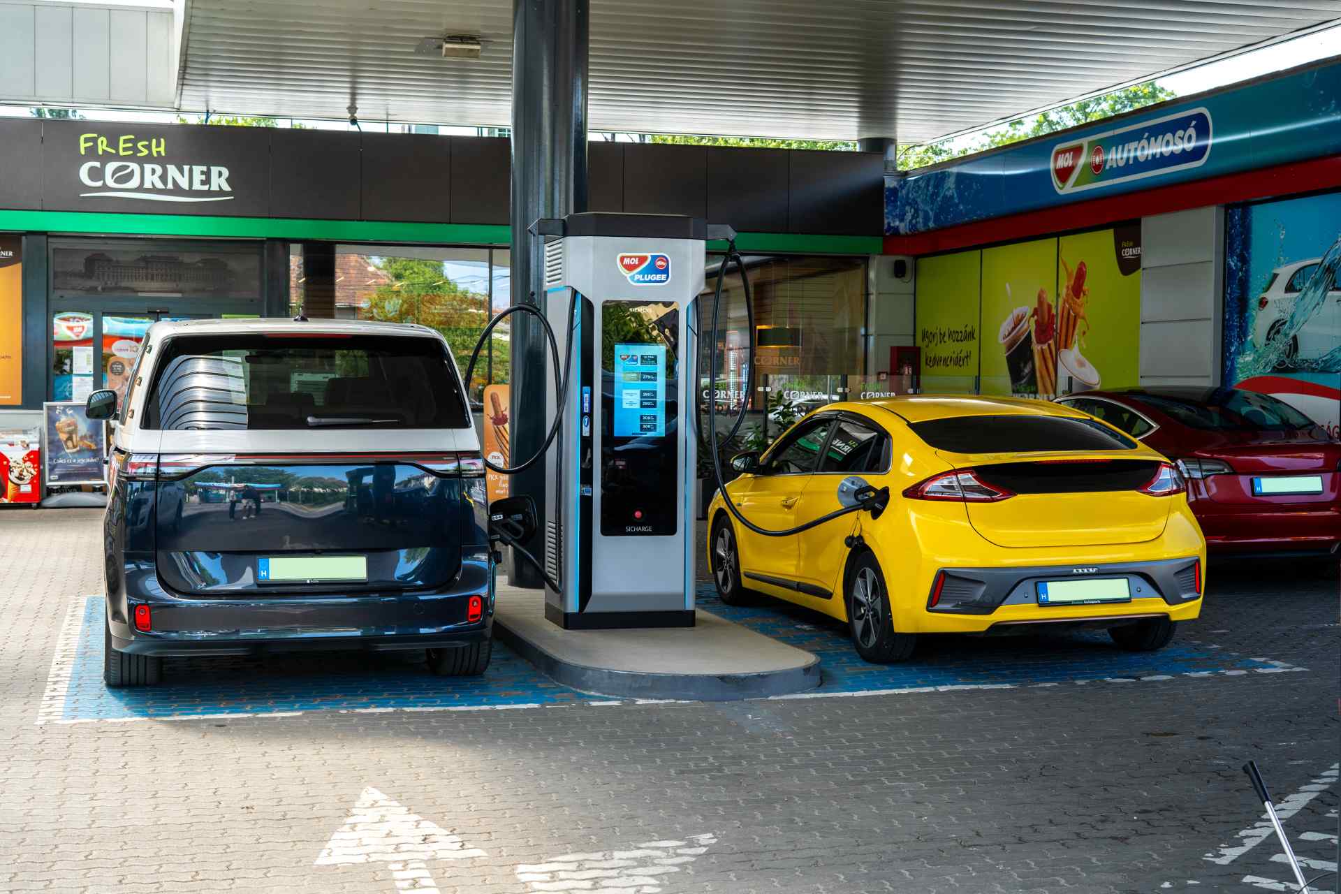 MOL Plugee sa pripojí k jednej z najväčších sietí pre nabíjanie elektromobilov v Európe