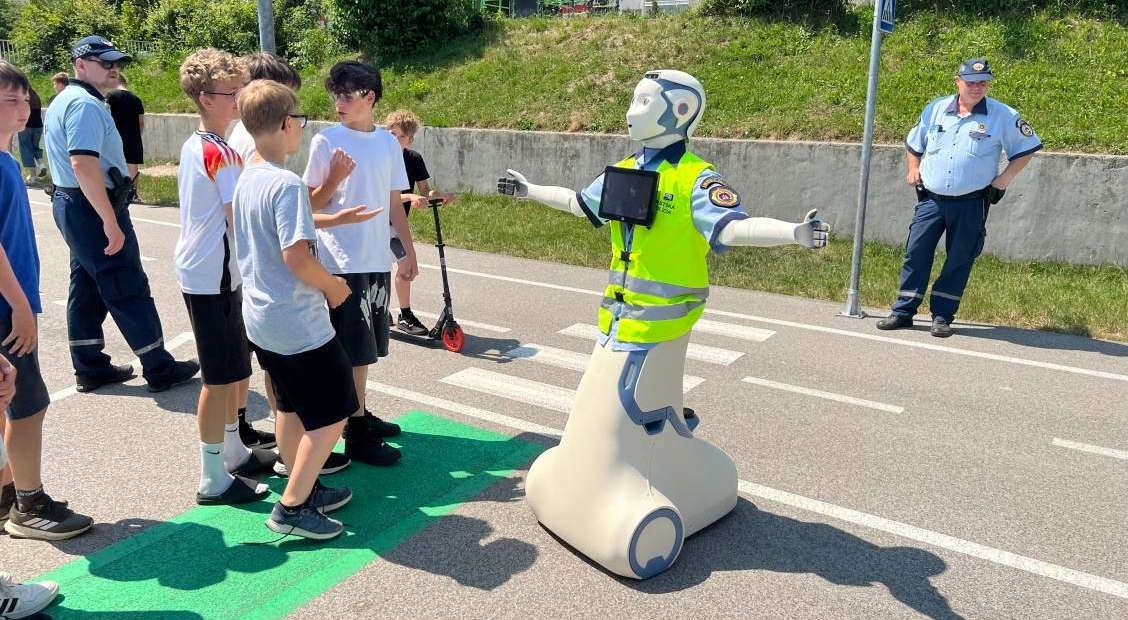 V Bratislave otestovali humanoidného robota pre bezpečnejšiu dopravu