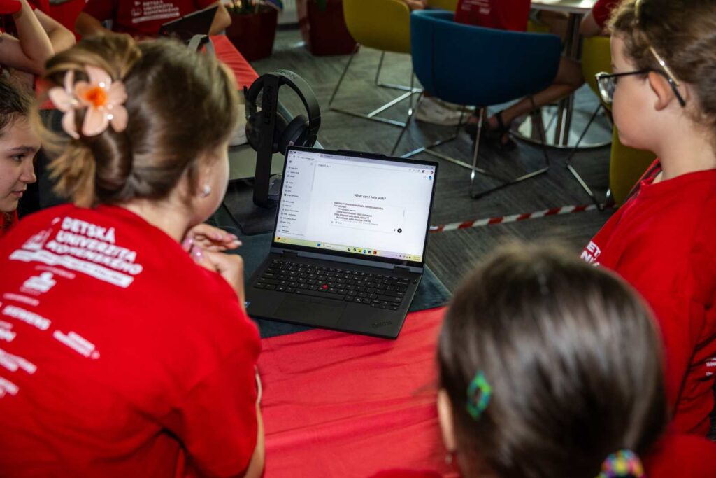 Deti z DUK vytvarali cez prompty pomocou AI obrazky