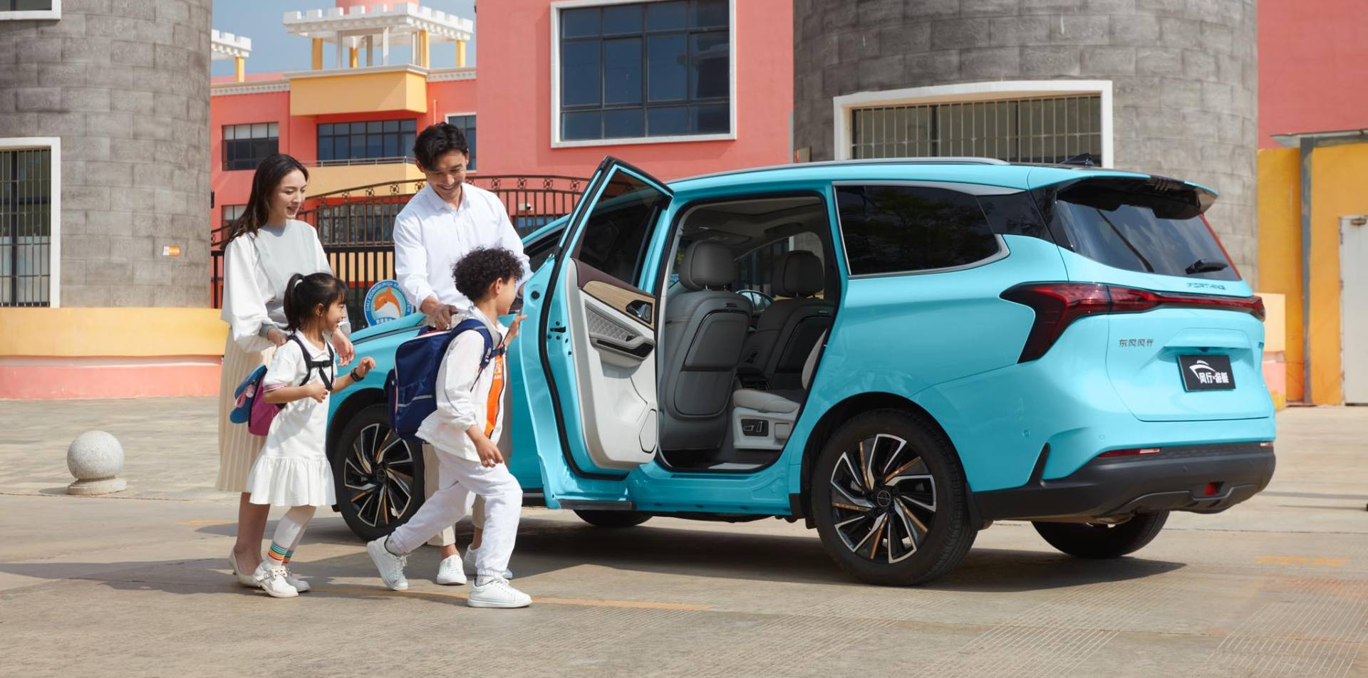 Dongfeng U-Tour prichádza s faceliftom a novým hybridným pohonom