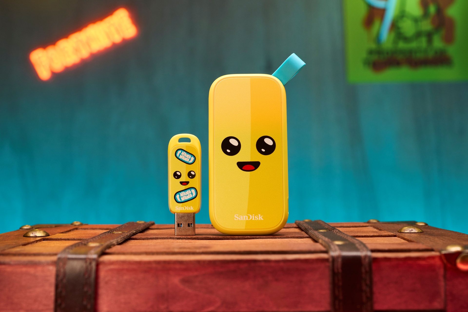 Limitovaná edícia USB flash diskov Sandisk Šmolkovia a s ikonickou postavou antropomorfného banána Peely z videohry Fortnite