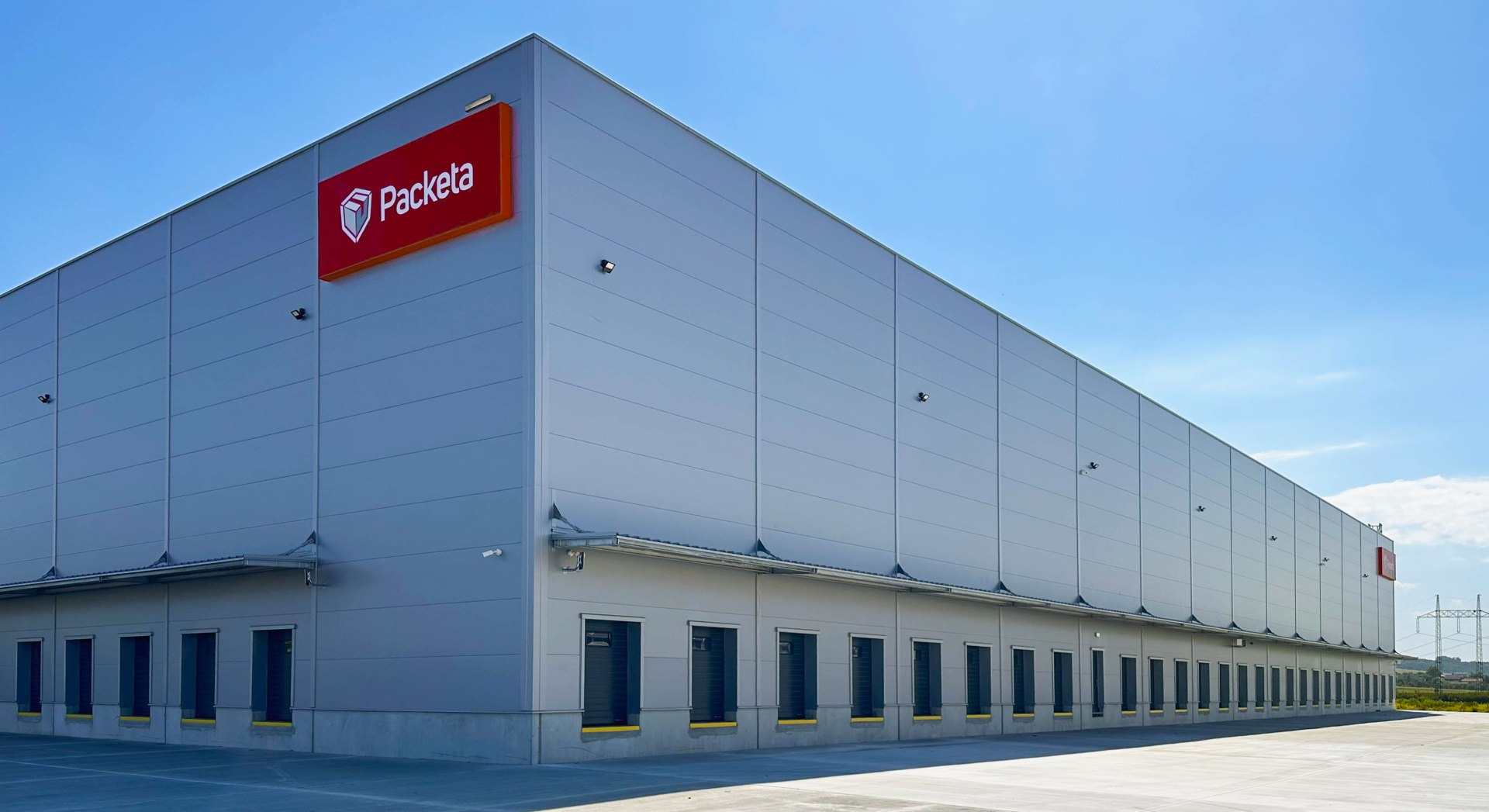 Rýchlejšie doručovanie zásielok na východe, pracovné príležitosti aj rozvoj regiónu: Packeta otvára v Košiciach nové moderné depo