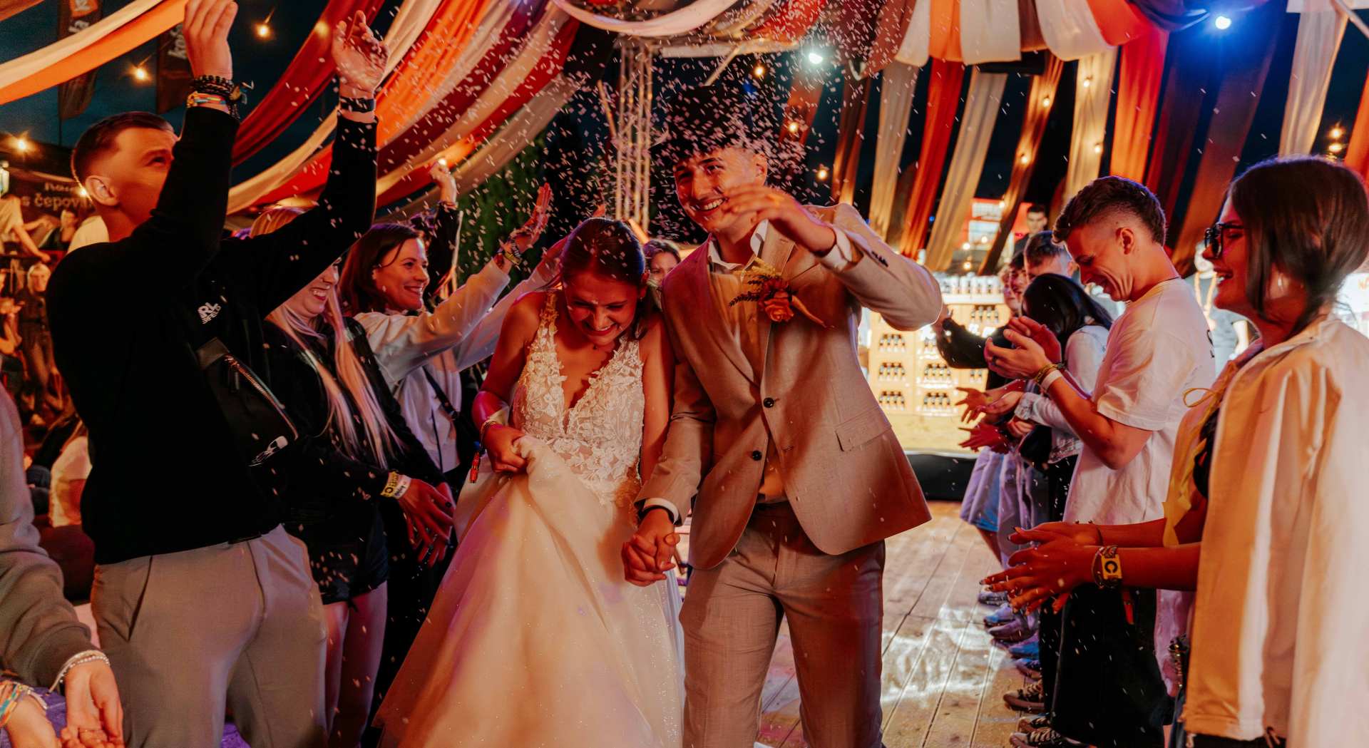 Kofola v lete pomohla k tisíckam nových známostí a na festivaloch oddala desiatky párov