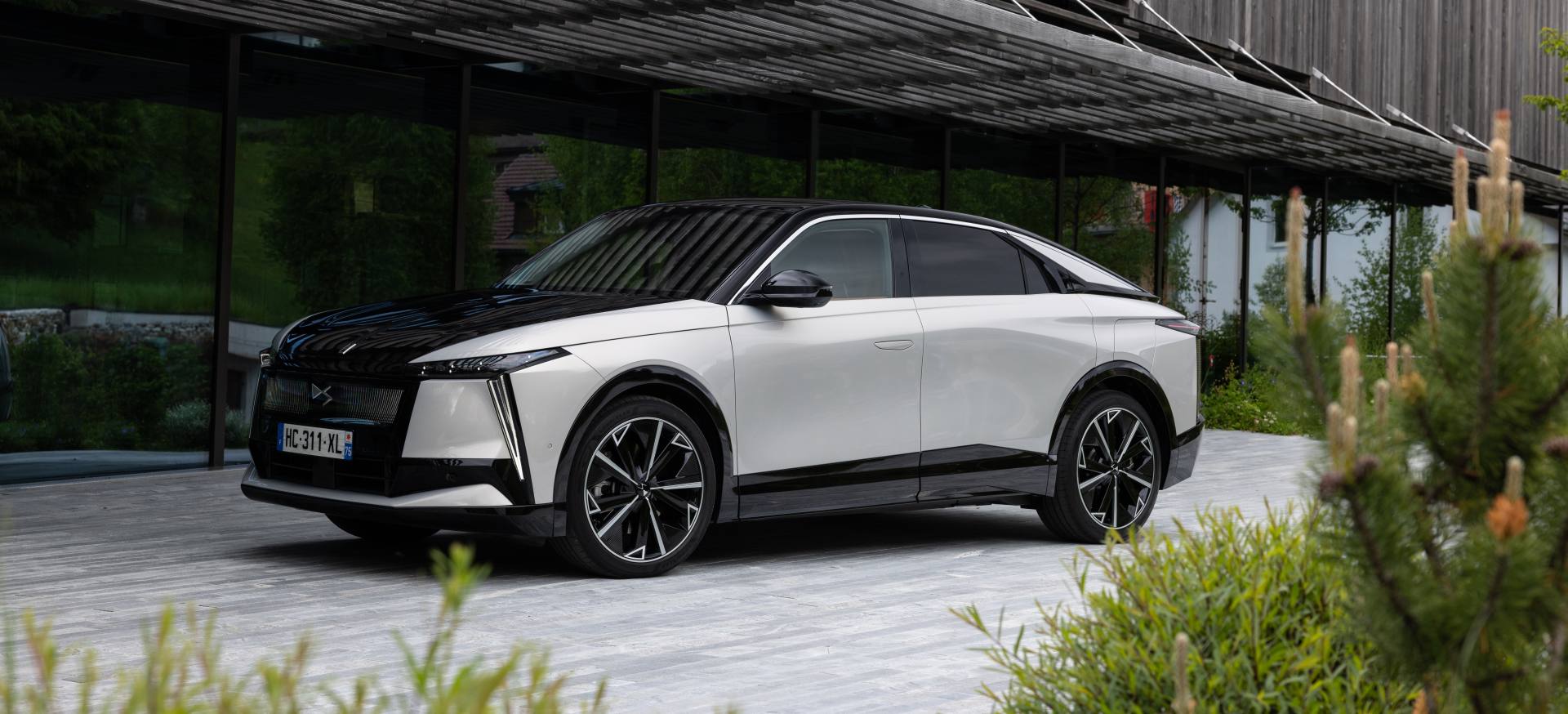 DS N°8 – elektrická vlajková loď značky je už v predaji