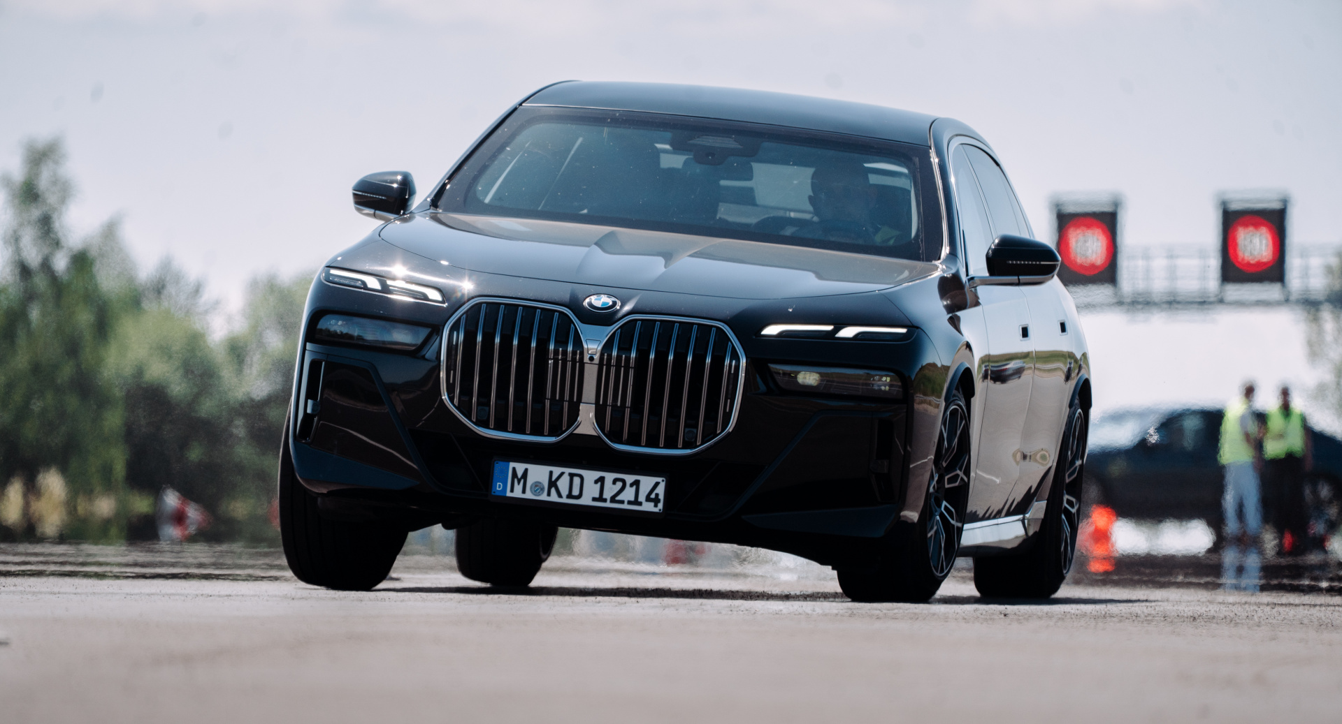 V areáli BMW Vývojového centra v Sokolove sa objavili špeciálne vozidlá BMW Protection