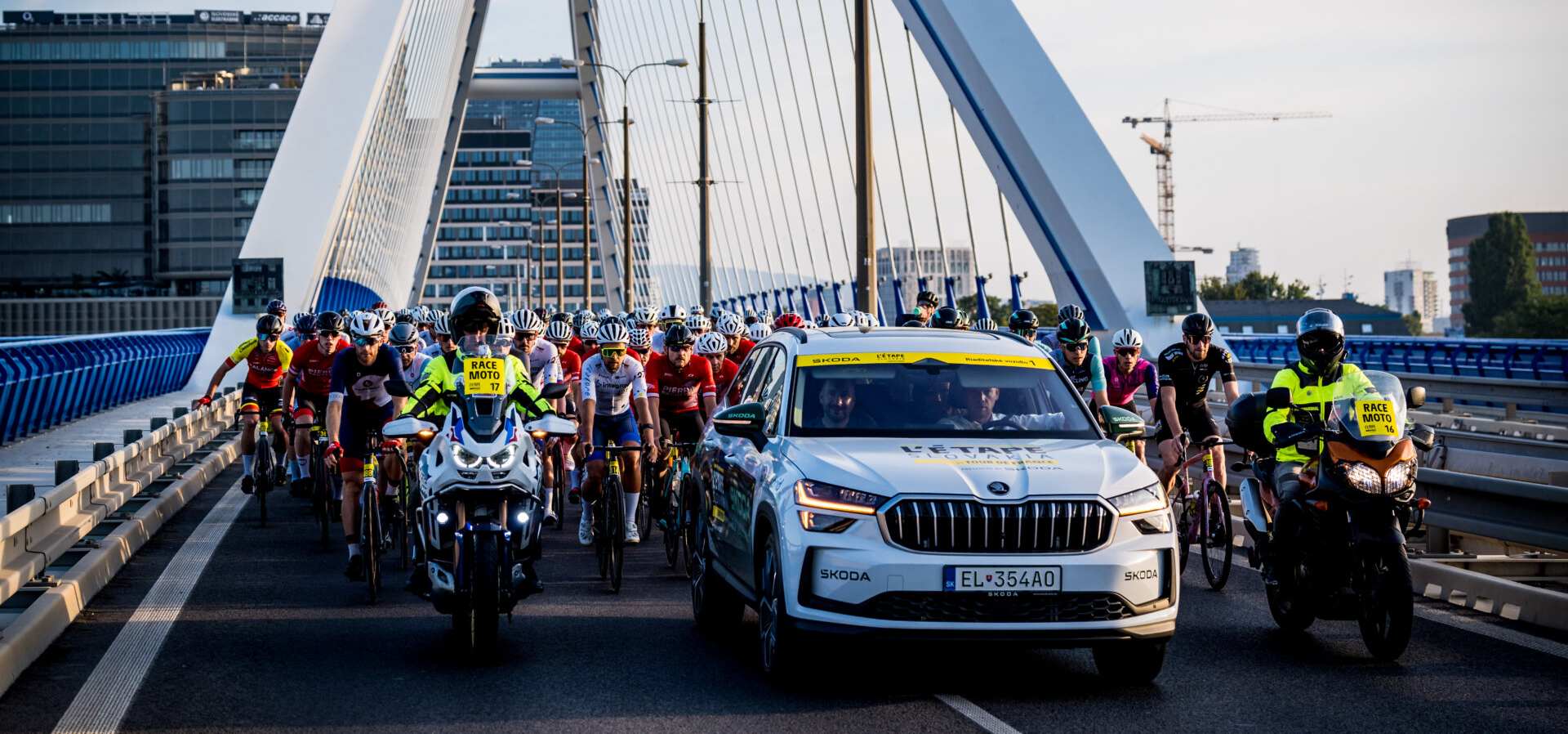 Škoda Auto Slovensko podporí už piaty ročník L’Etape Slovakia by Tour de France. Na štarte budú známe osobnosti aj flotila elektrických a elektrifikovaných modelov