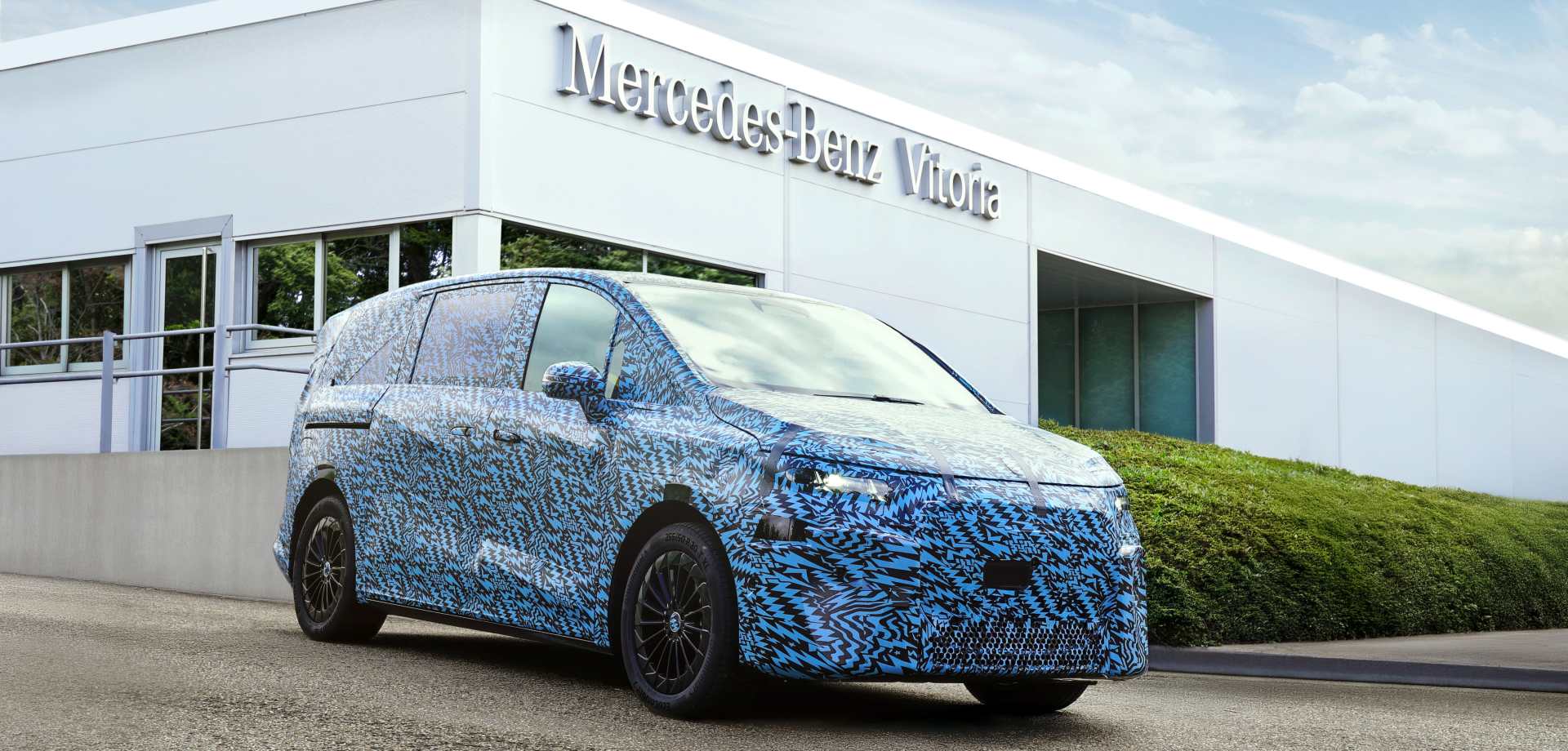 Závod Mercedes‑Benz vo Vitorii je pripravený na novú éru: úspešné spustenie predsériovej výroby novej VLE