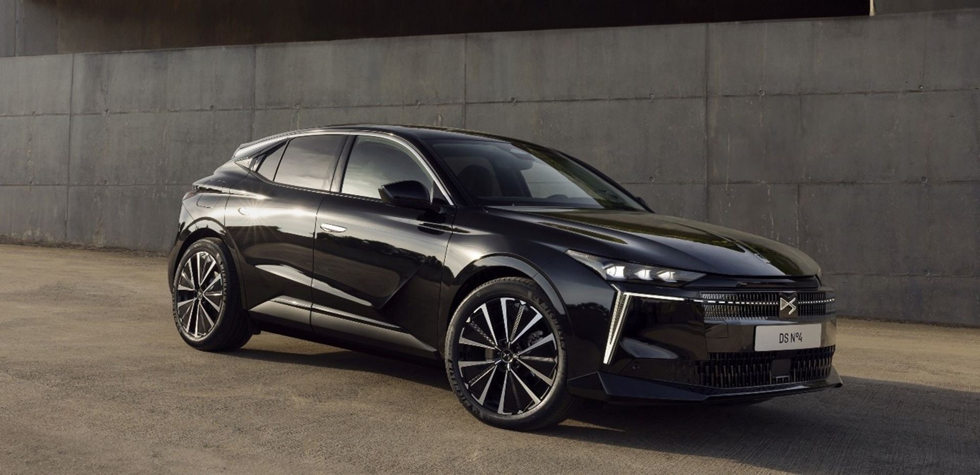 Model DS N°4 je už na Slovensku s cenou od 35 990 eur