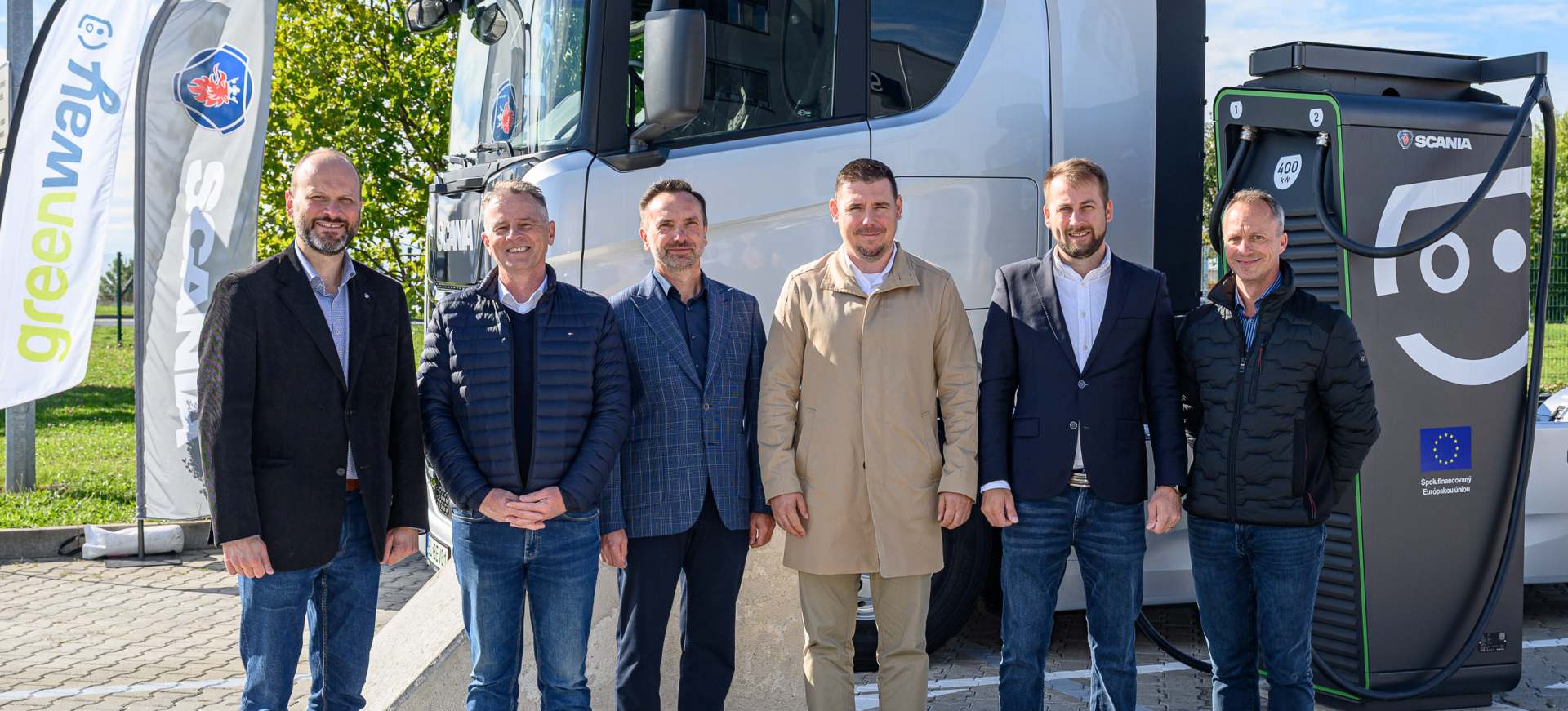 Scania a GreenWay otvorili nabíjacie stanicepre elektrické nákladné vozidlá v Senci a Žiline