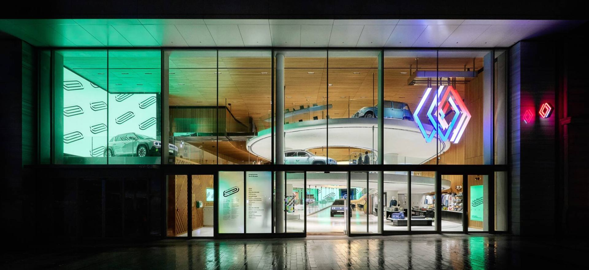 Le défilé Renault the carwalk: nová výkladná skrina venovaná automobilovej pop-kultúre na Champs-Élysées