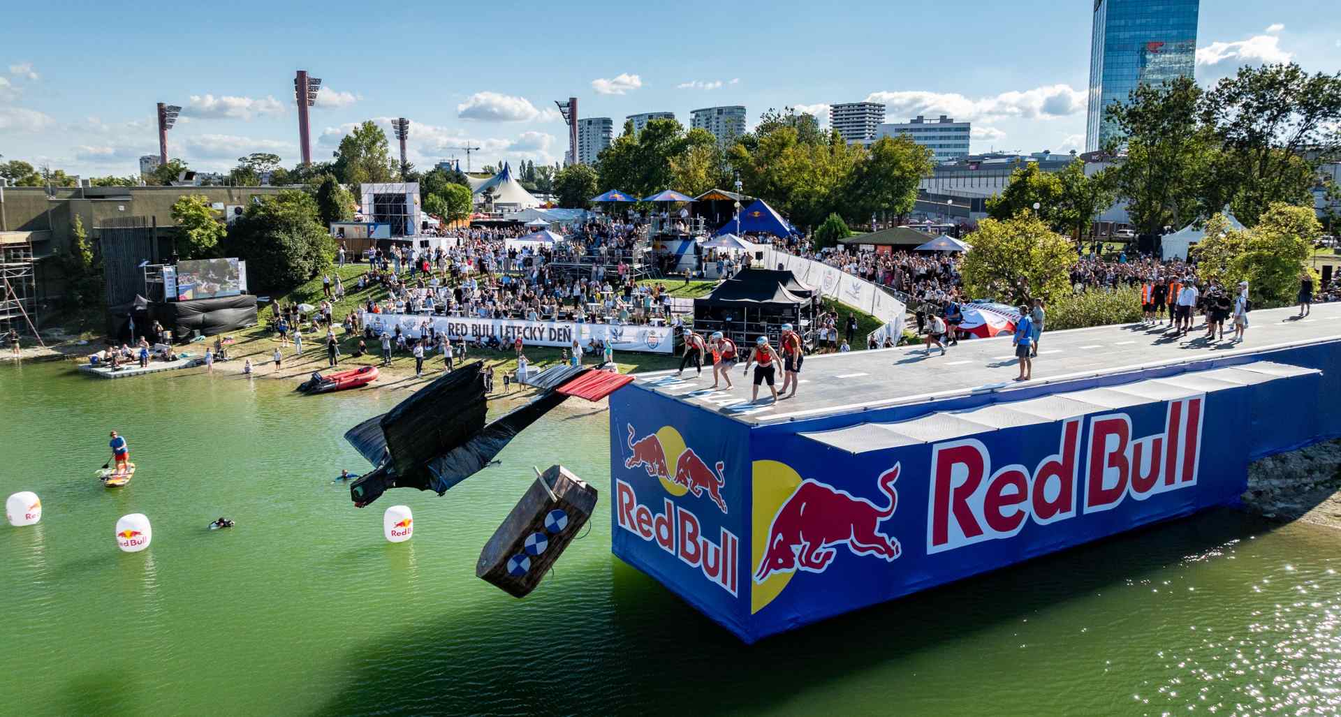 Red Bull letecký deň 2025: Bezzubka doletela až na vrchol