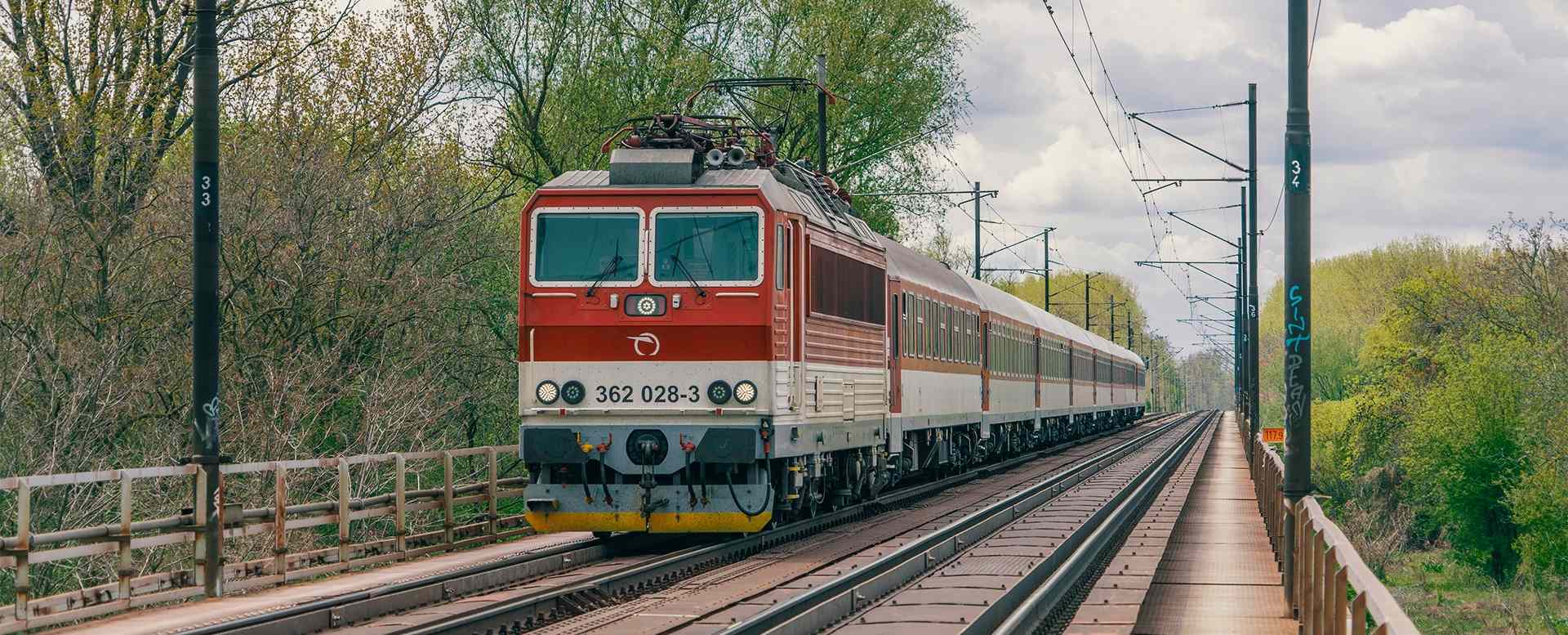 Dočasný odklon väčšiny rýchlikov z Banskej Bystrice na Nové Mesto