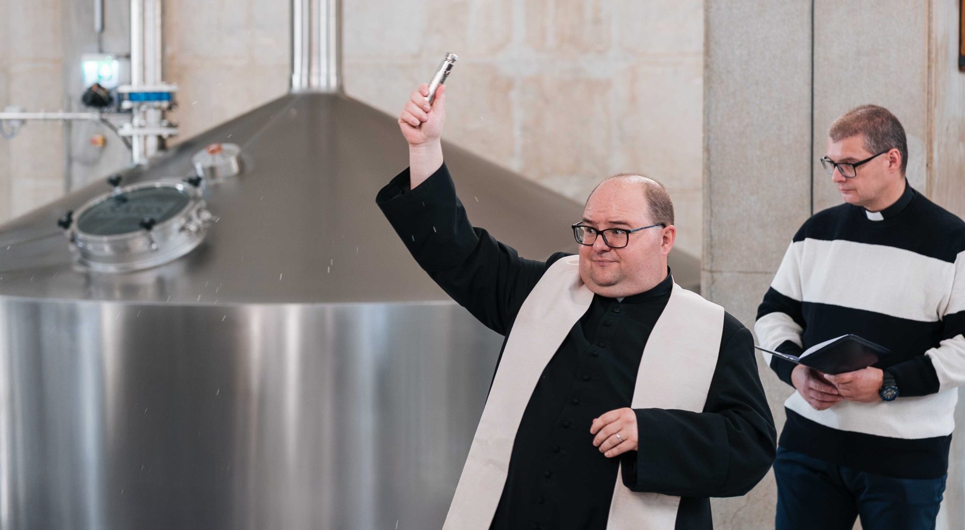 Vynovenej varni v Pivovare Šariš požehnal farár z miestnej farnosti