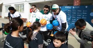 Motorola a Euroleague Basketball sa opäť spájajú na druhú sezónu komunitnej iniciatívy Bouncing For Good