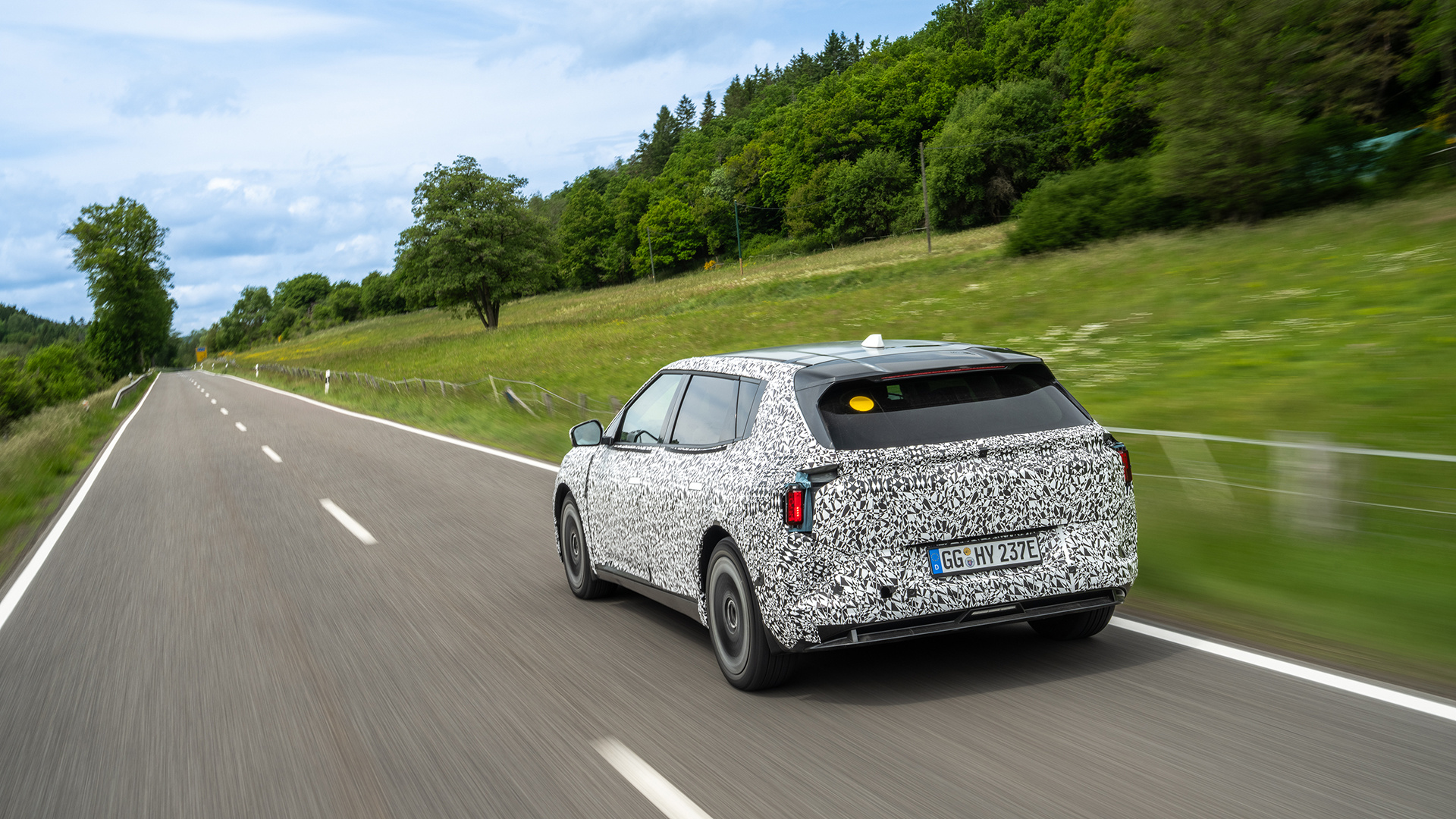 Kia EV4 preukazuje výdrž vďaka testovaniu batérie a odolnosti