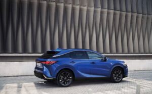 Dynamický a úsporný LEXUS RX 450h+