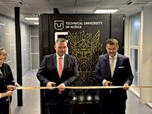 Skvelé správy pre Slovensko: Minister Migaľ v Košiciach spustil superpočítač PERUN