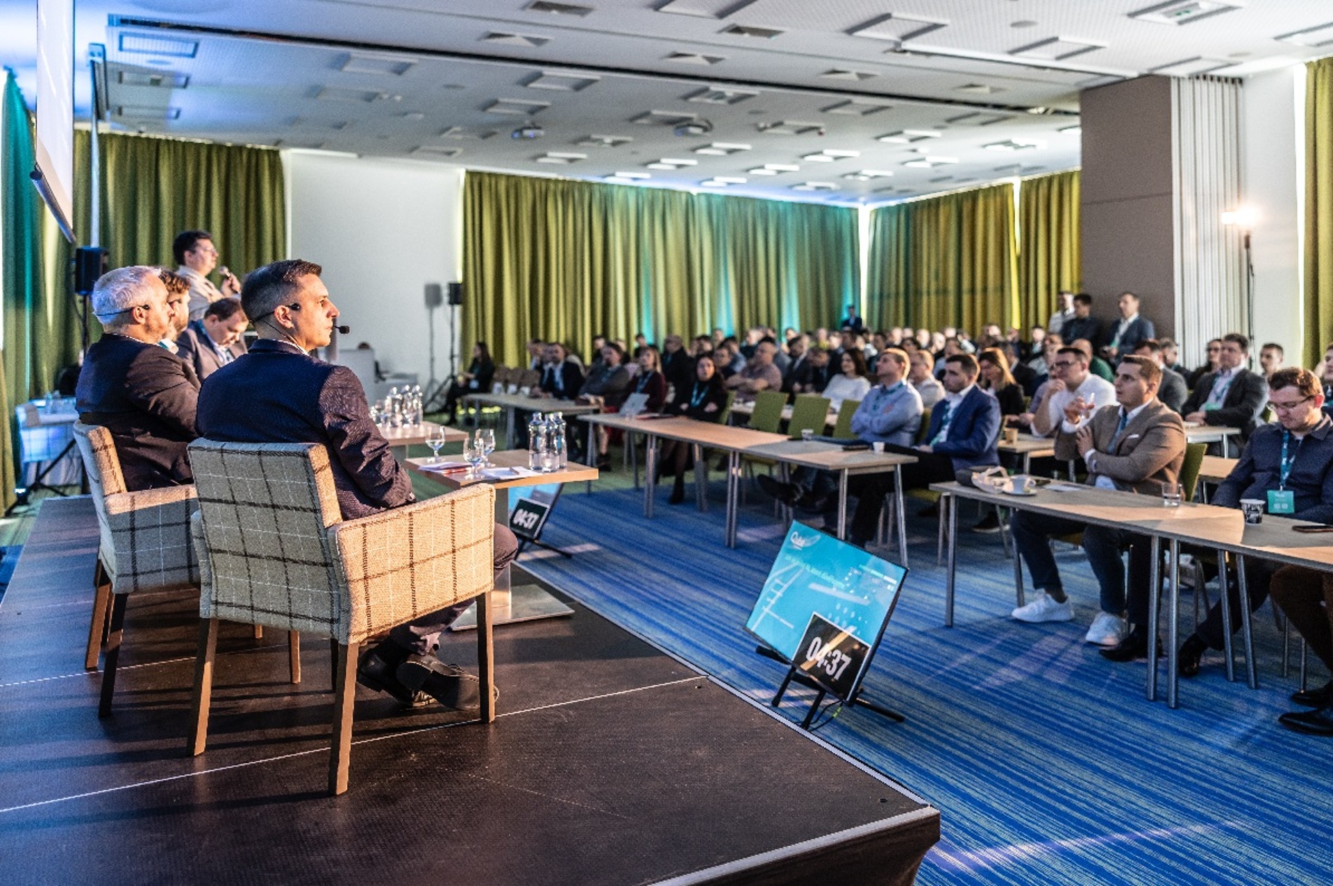 Ako pracovať s umelou inteligenciou v bankovníctve, zdravotníctve, priemysle či školstve