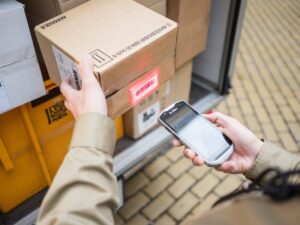 Slovenská pošta modernizuje doručovanie a zavádza multifunkčné zariadenia