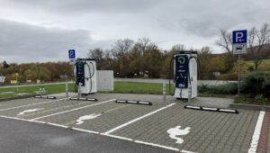 OMV Petrom napreduje s regionálnym projektom na rozvoj ultrarýchlych nabíjacích staníc