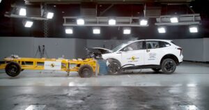 Čínske automobilky pokorili crash testy. Šesť modelov Voyah a Hongqi získalo maximálny počet hviezdičiek v testoch Euro NCAP a C NCAP