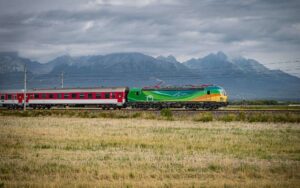 Pred Vianocami rastie obsadenosť vlakov, ZSSK apeluje na včasný nákup lístkov