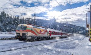 Vianoce 2025: ZSSK sleduje obsadenosť vlakov, na hlavných trasách je zatiaľ dostatok miest