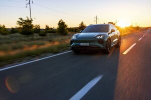 Aplikácia Samsung Wallet vylepšuje komunikáciu s automobilmi vďaka integrácii digitálneho kľúča pre vozidlá Porsche