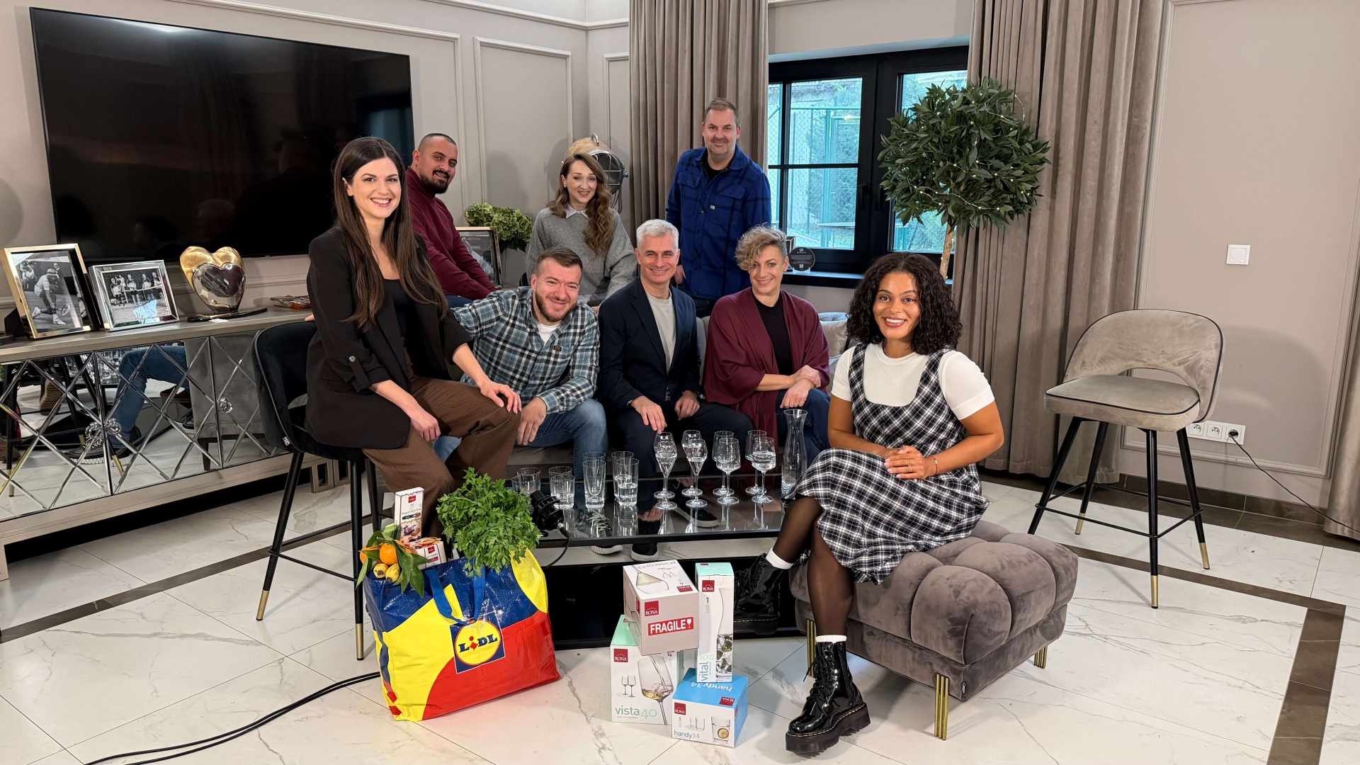 Známa kapela prekvapila netradičným „skleneným“ koncertom