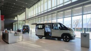 Kia oslavuje 80 rokov svojej existencie na slávnostnom ceremoniáli a výstave, kde si pripomína svoju históriu a víziu