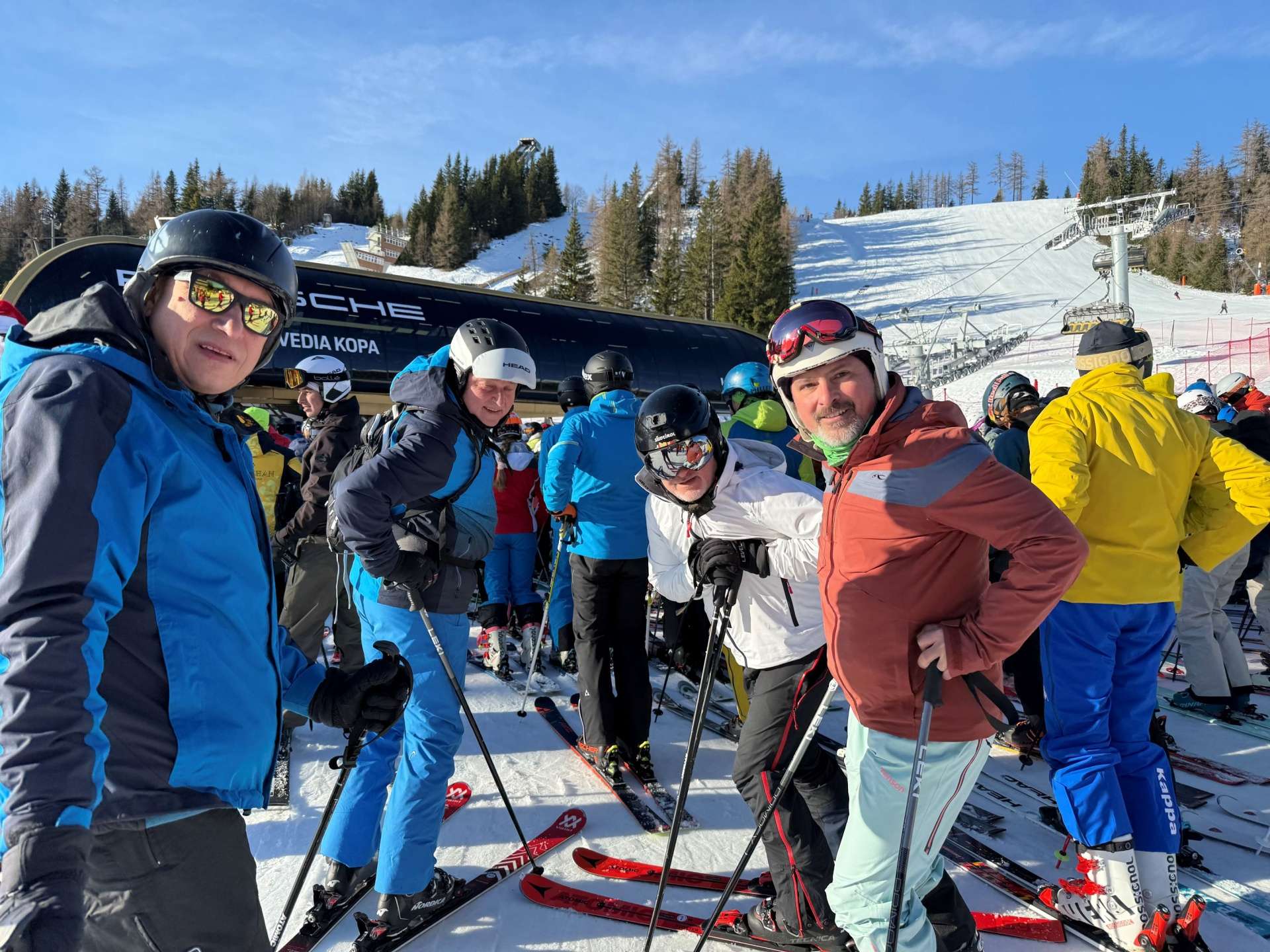 Zimnú sezónu na Štrbskom Plese odštartovalo uvedenie novej 8-miestnej lanovky
