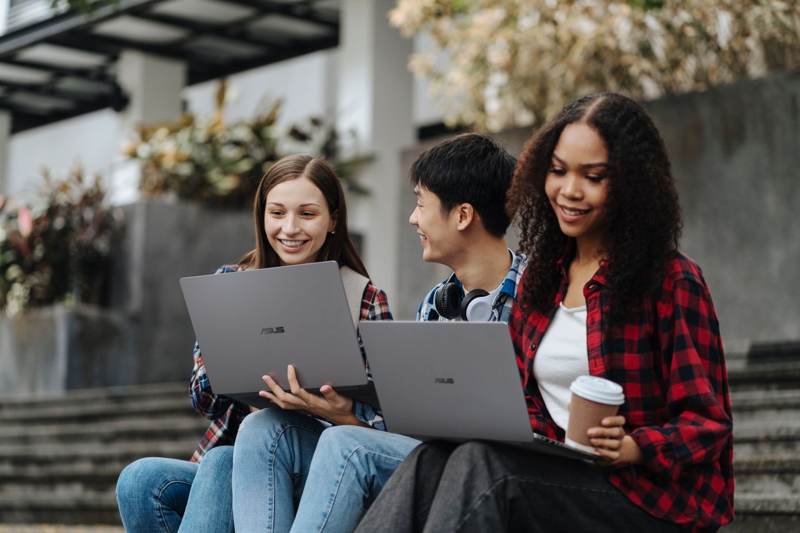 ASUS predstavil portfólio AI zariadení na výstave CES 2026 vrátane ExpertBook Ultra, série Expert a platformy MyExpert