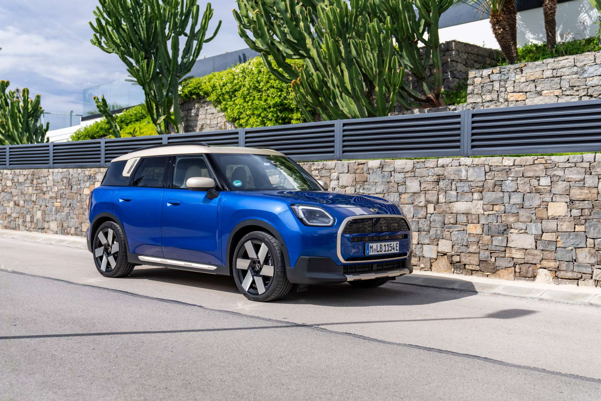 Ešte viac slobody: MINI Countryman E s čisto elektrickým dojazdom viac ako 500 kilometrov