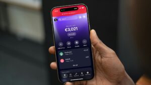 Revolut posilňuje v boji proti telefonickým podvodom novou funkciou identifikácie hovorov