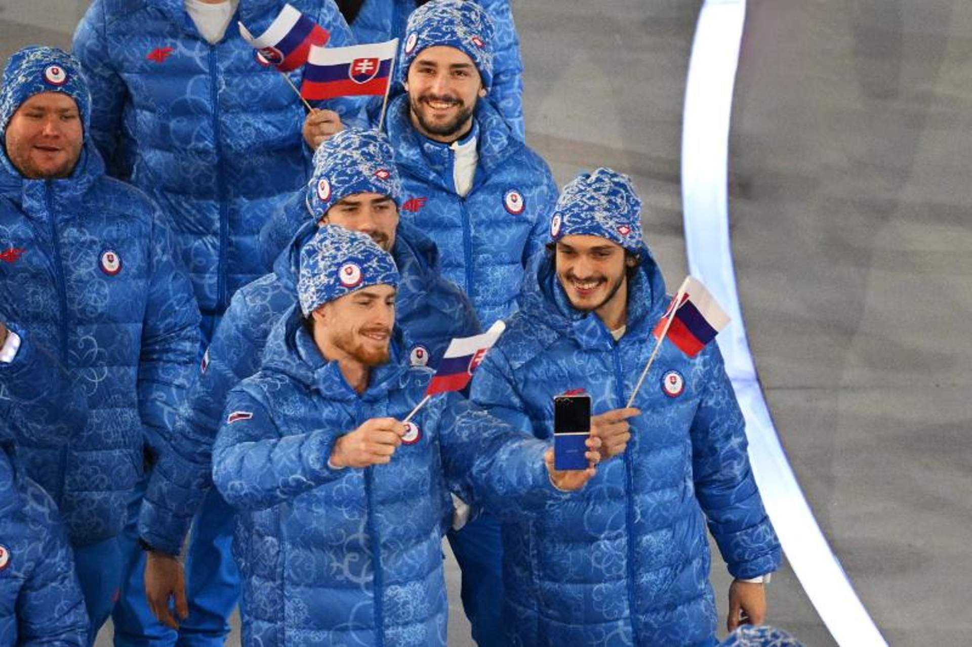 Samsung predstavuje exkluzívny Galaxy Z Flip7 Olympic Edition. Bude sprevádzať športovcov celou olympiádou 2026
