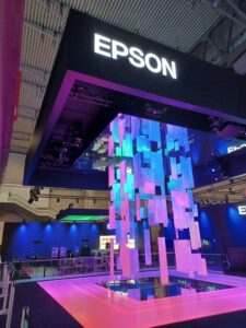 ISE 2026: Spoločnosť Epson predstavuje nové profesionálne zobrazovacie a vzdelávacie projektory s novým radom objektívov