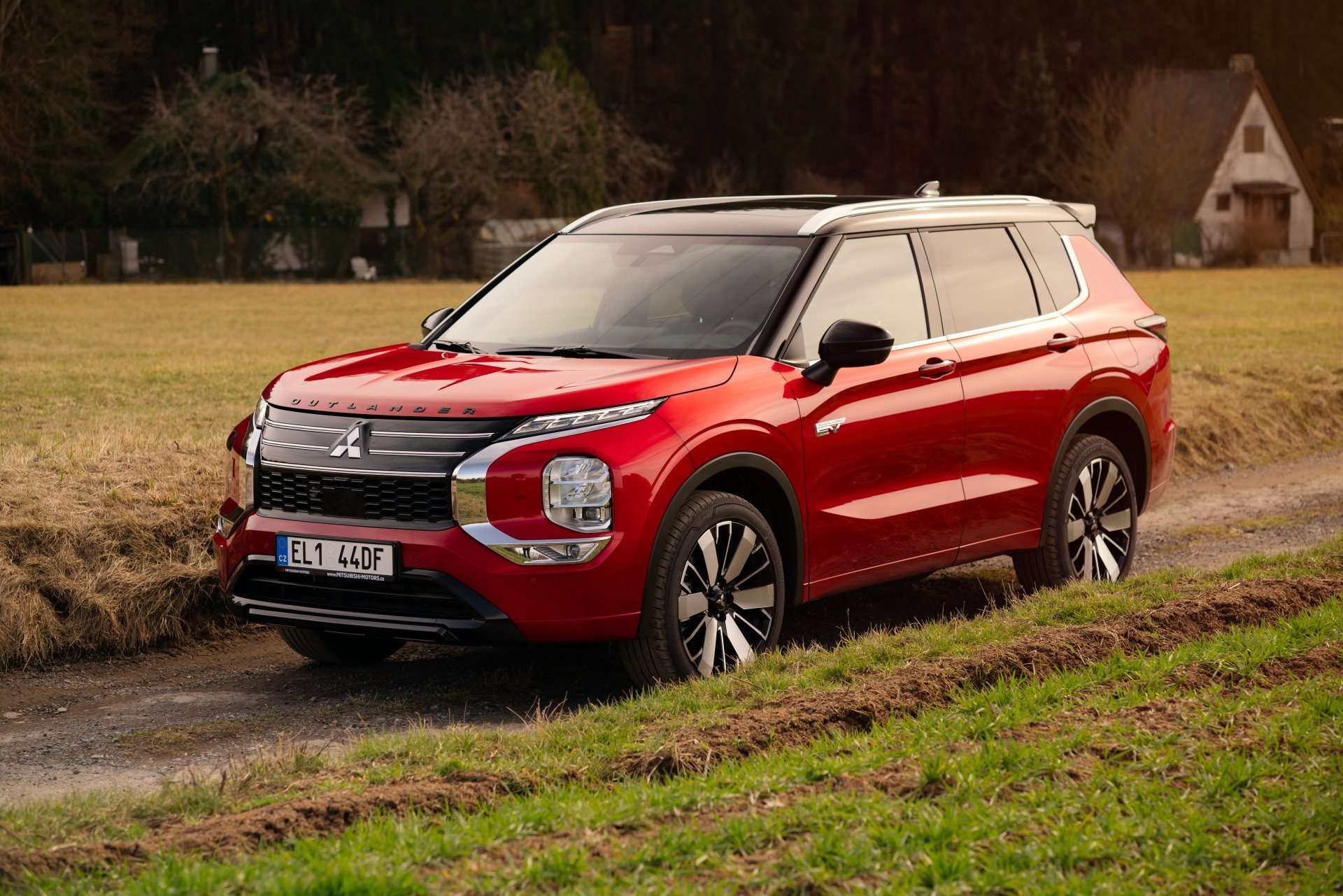 Mitshubishi OutlanderPHEV teraz so špeciálnym zvýhodnením až 6 935 Eur