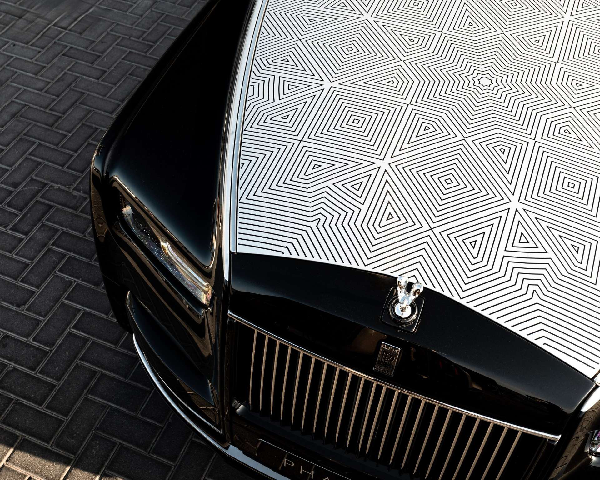 Rolls-Royce PHANTOM ARABESQUE: Prvá laserovo gravírovaná kapota na svete vzdáva poctu architektonickému dedičstvu Blízkeho Východu